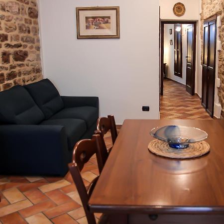 Casa Armanni - La Tua Casa Di Pietra Apartment Gubbio Luaran gambar