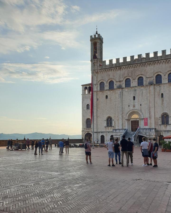 Casa Armanni - La Tua Casa Di Pietra Apartment Gubbio Luaran gambar