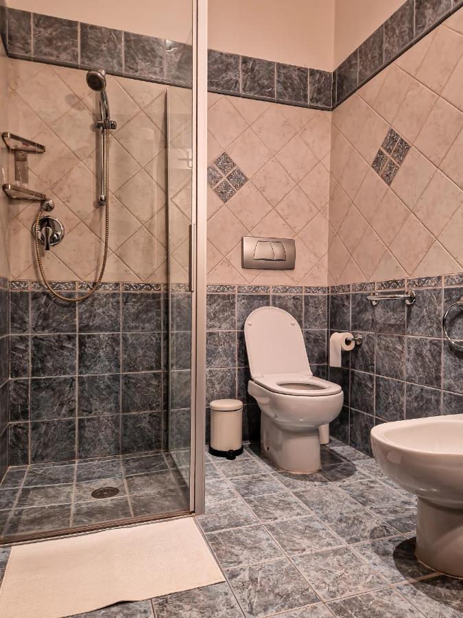 Casa Armanni - La Tua Casa Di Pietra Apartment Gubbio Luaran gambar