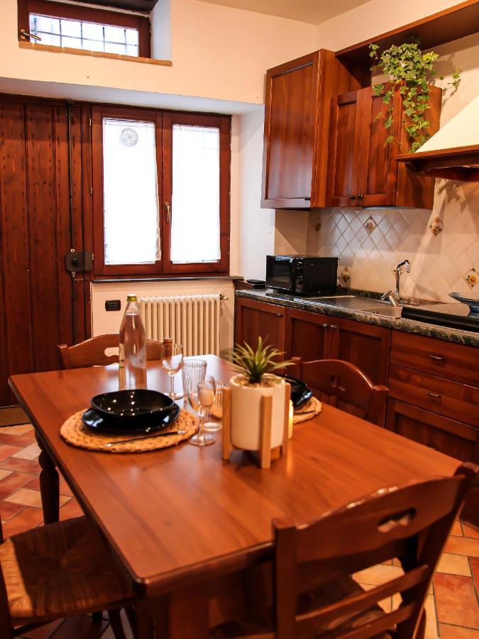 Casa Armanni - La Tua Casa Di Pietra Apartment Gubbio Luaran gambar