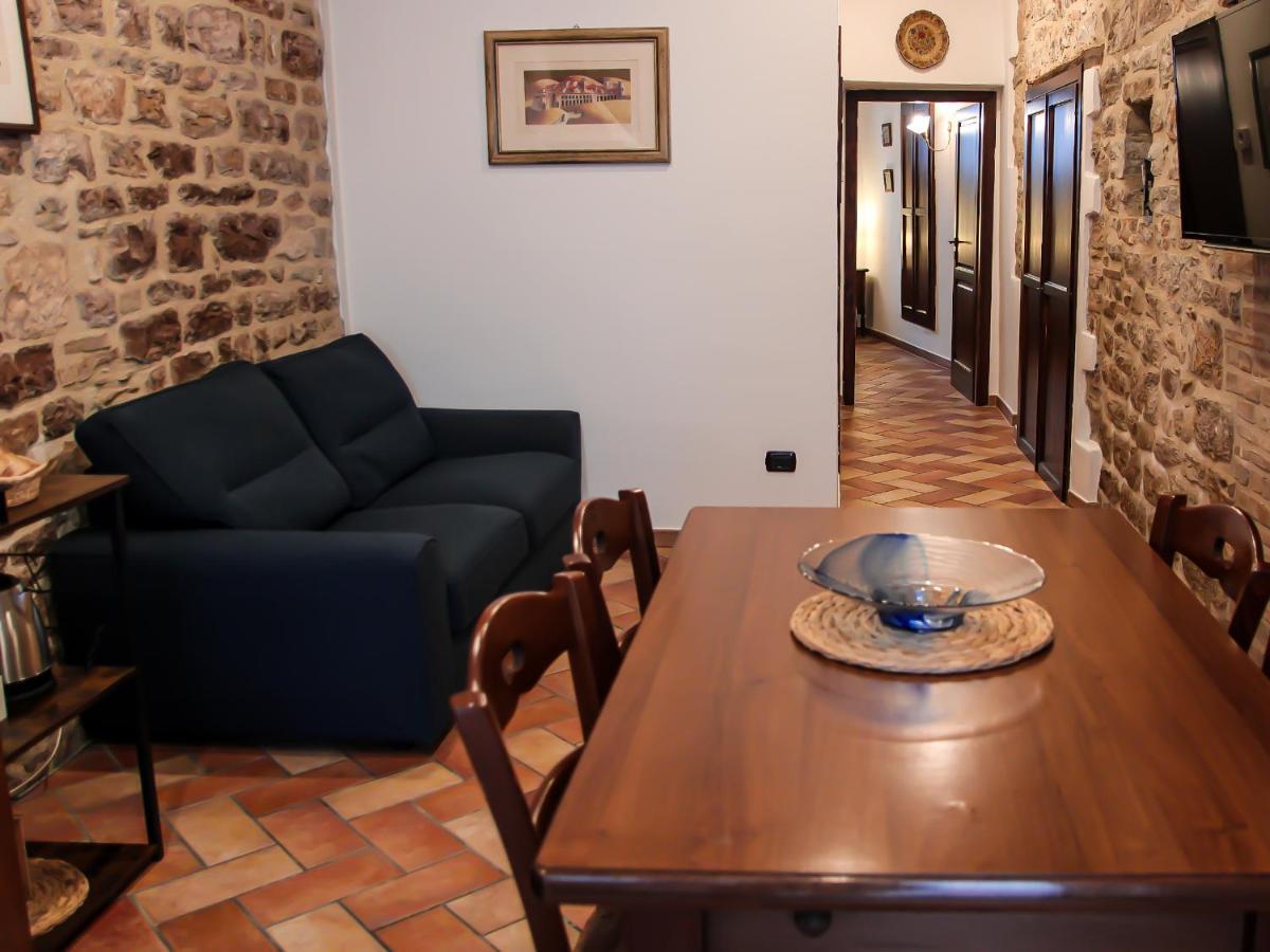Casa Armanni - La Tua Casa Di Pietra Apartment Gubbio Luaran gambar