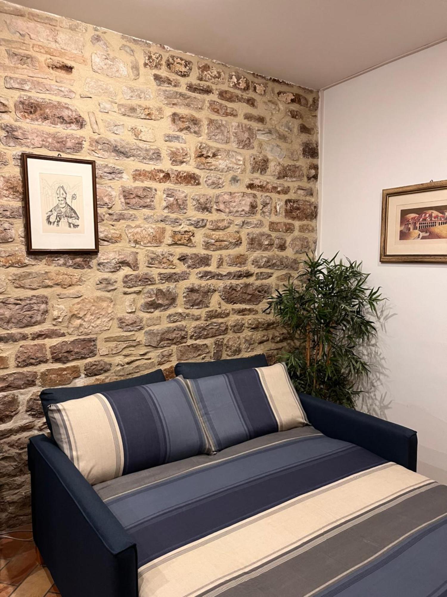 Casa Armanni - La Tua Casa Di Pietra Apartment Gubbio Luaran gambar