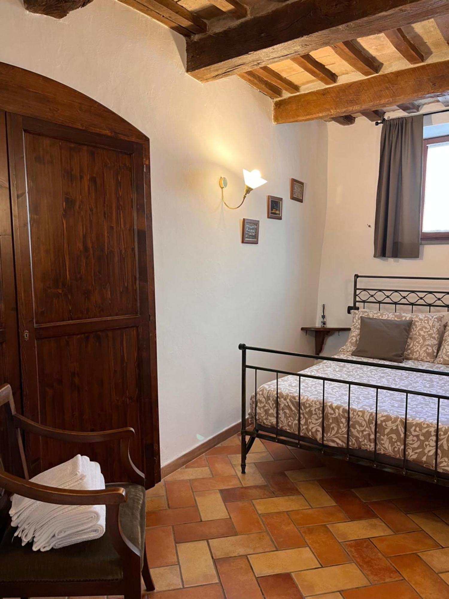 Casa Armanni - La Tua Casa Di Pietra Apartment Gubbio Luaran gambar